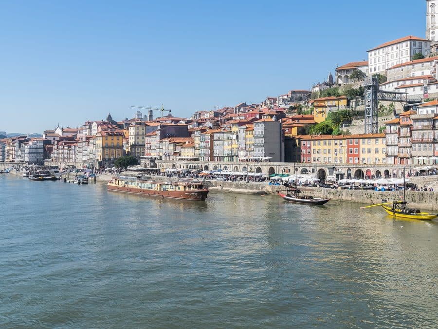 The coloured facades of Ribeira above the Douro
